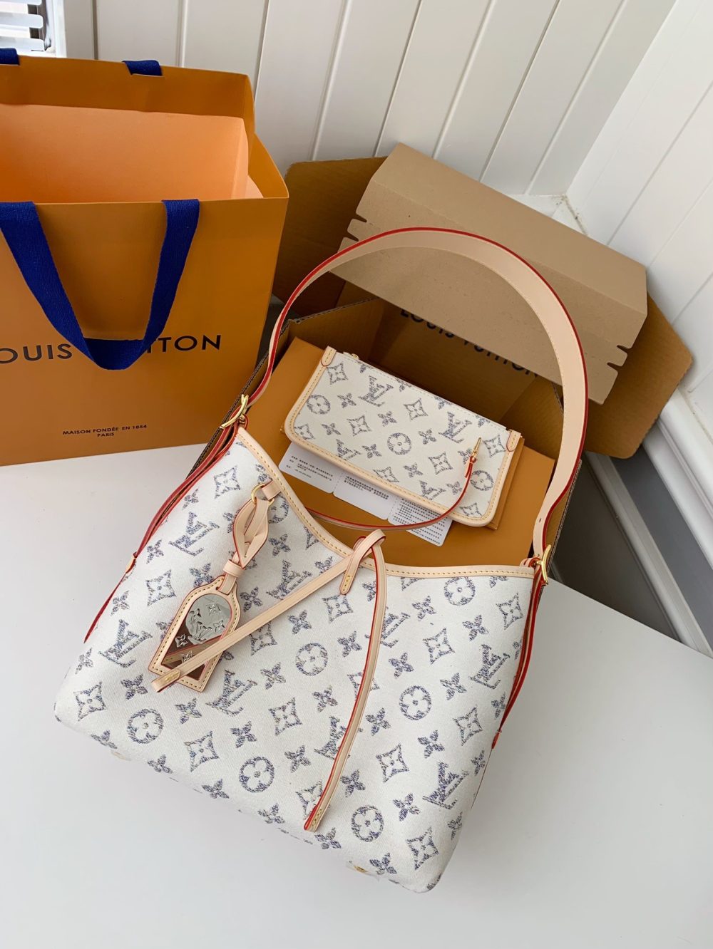 Louis Vuitton Carryall small handbag M24707  Size：29*24*12cm