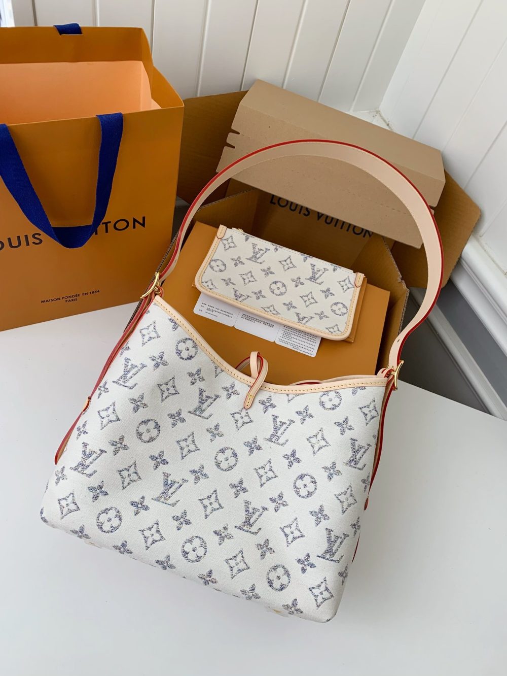 Louis Vuitton Carryall small handbag M24707  Size：29*24*12cm