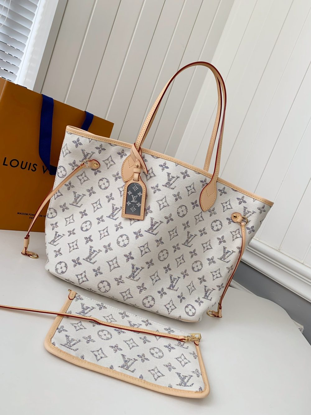 Louis Vuitton Neverfull medium handbag M24905  Size：31*28*14cm