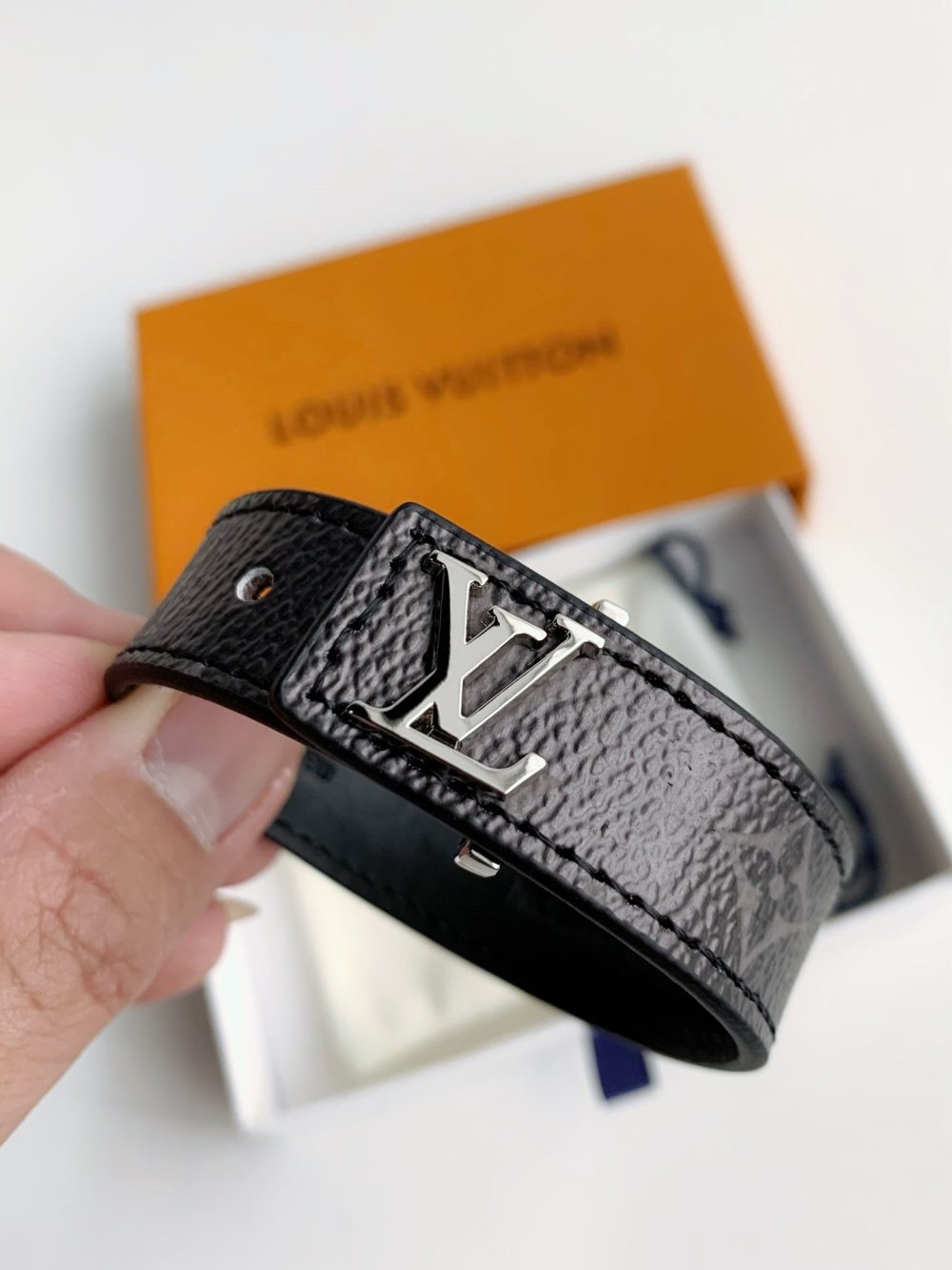 LV  Brand letter logo bracelet