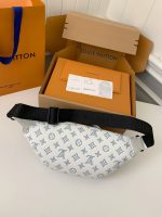 New Louis Vuitton RUSH waist bag M25227 Size: 30*15*8cm