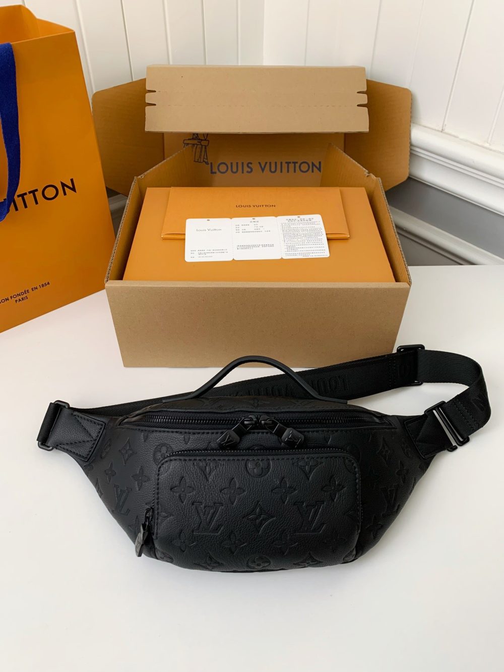 New Louis Vuitton RUSH waist bag M47058 Size: 30*15*8cm