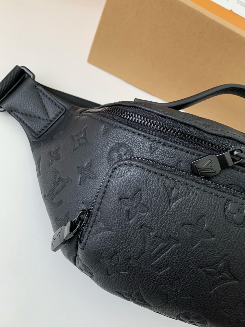 New Louis Vuitton RUSH waist bag M47058 Size: 30*15*8cm