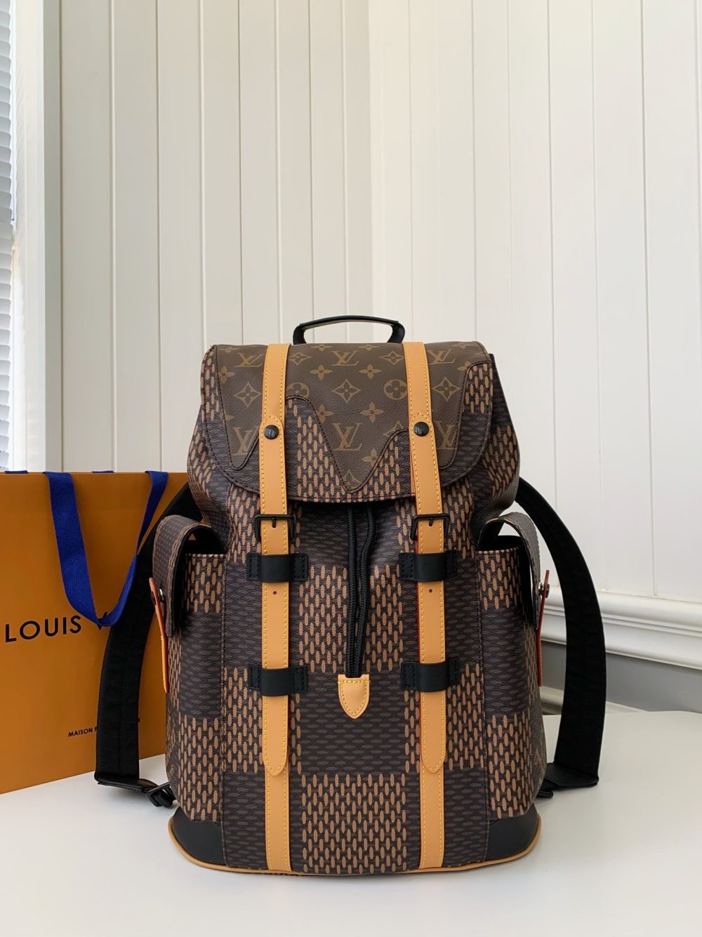 Louis Vuitton Medium-sized men’s matching colored backpack  M40350  Size：38*44*21cm