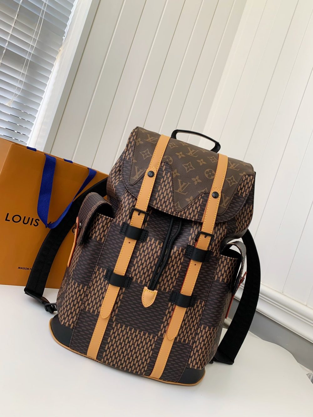 Louis Vuitton Medium-sized men’s matching colored backpack  M40350  Size：38*44*21cm