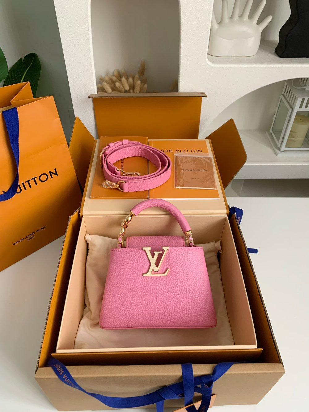 Louis Vuitton Capucines BB Handbags Size：21*14*8cm