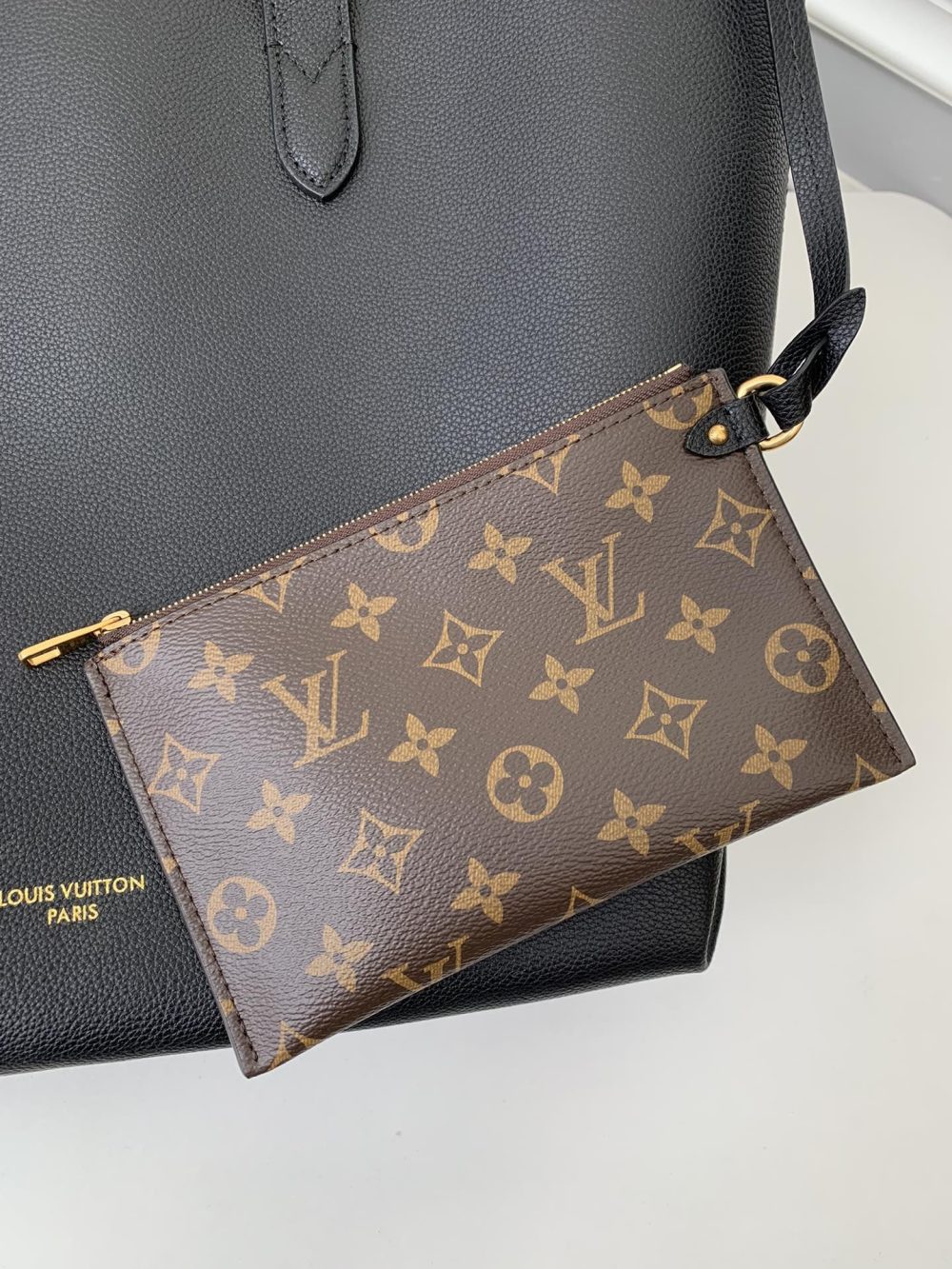 Louis Vuitton Low Key Cabas Mid -number Handbag M25343 Size: 30*14*47cm