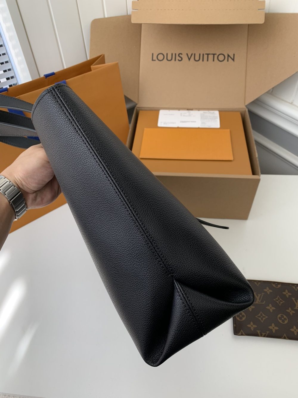 Louis Vuitton Low Key Cabas Mid -number Handbag M25343 Size: 30*14*47cm