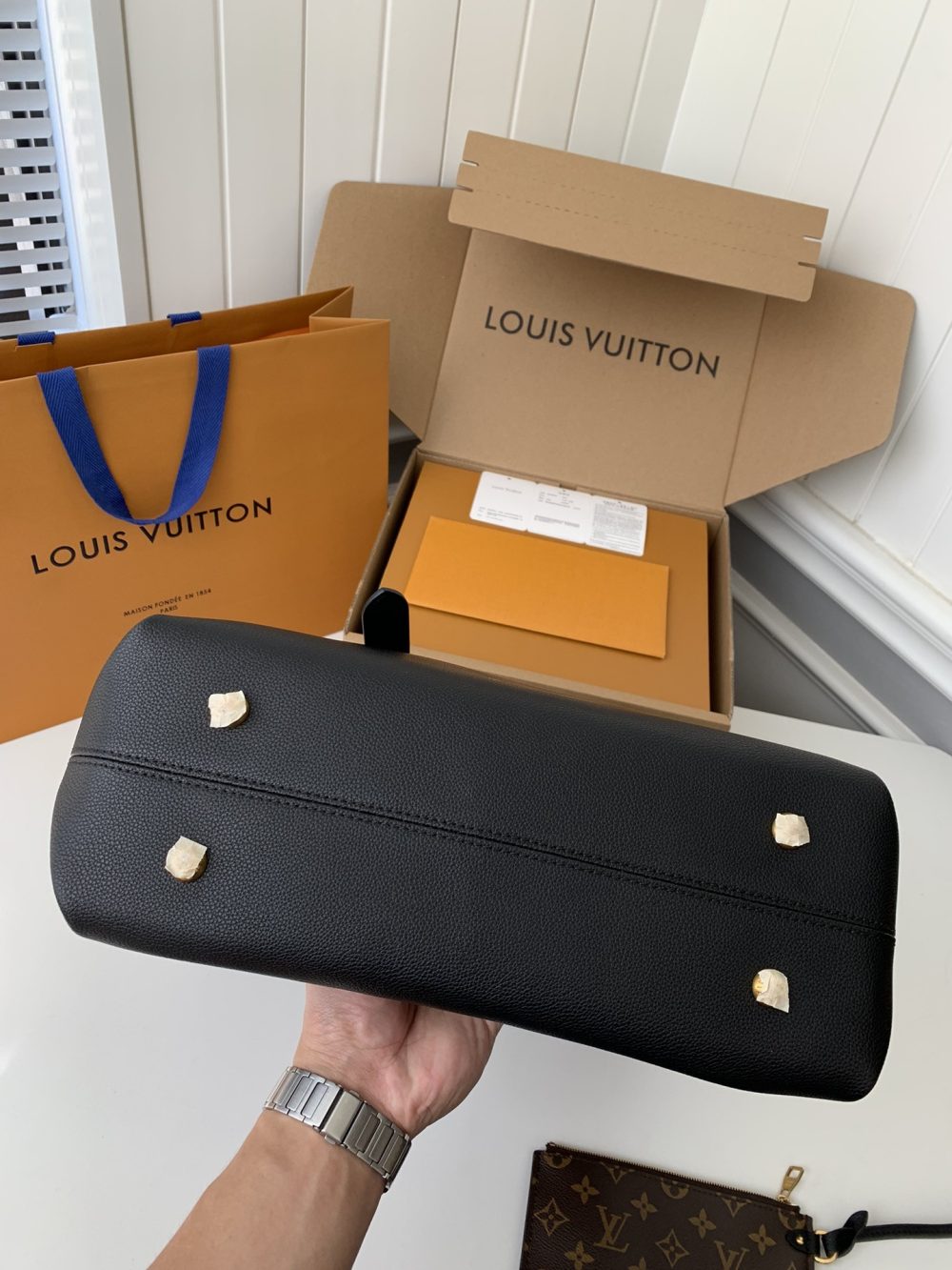 Louis Vuitton Low Key Cabas Mid -number Handbag M25343 Size: 30*14*47cm