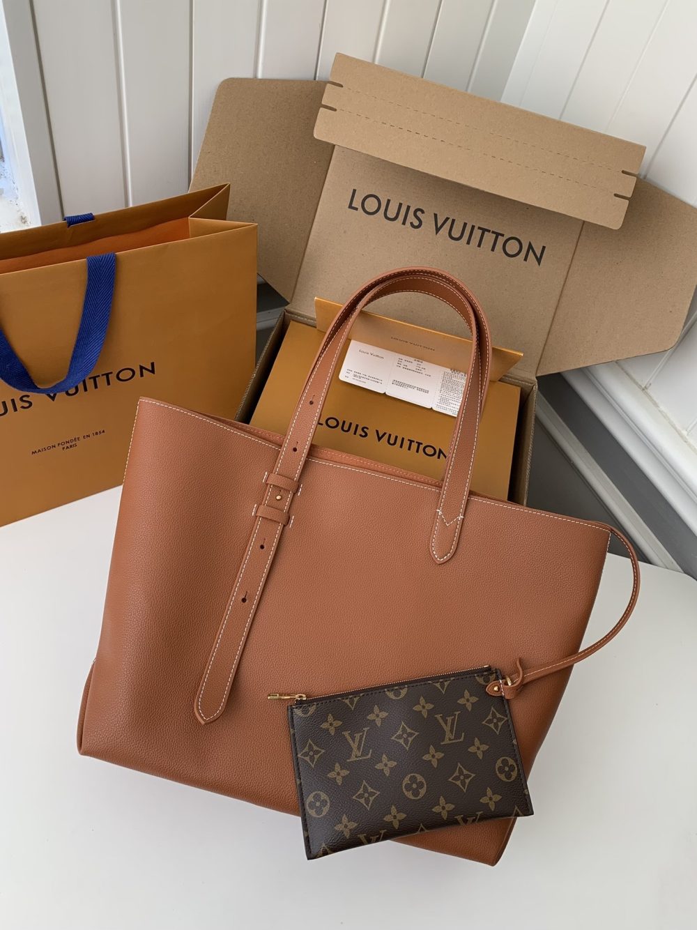 Louis Vuitton Low Key Cabas Mid -number Handbag M25343 Size: 30*14*47cm