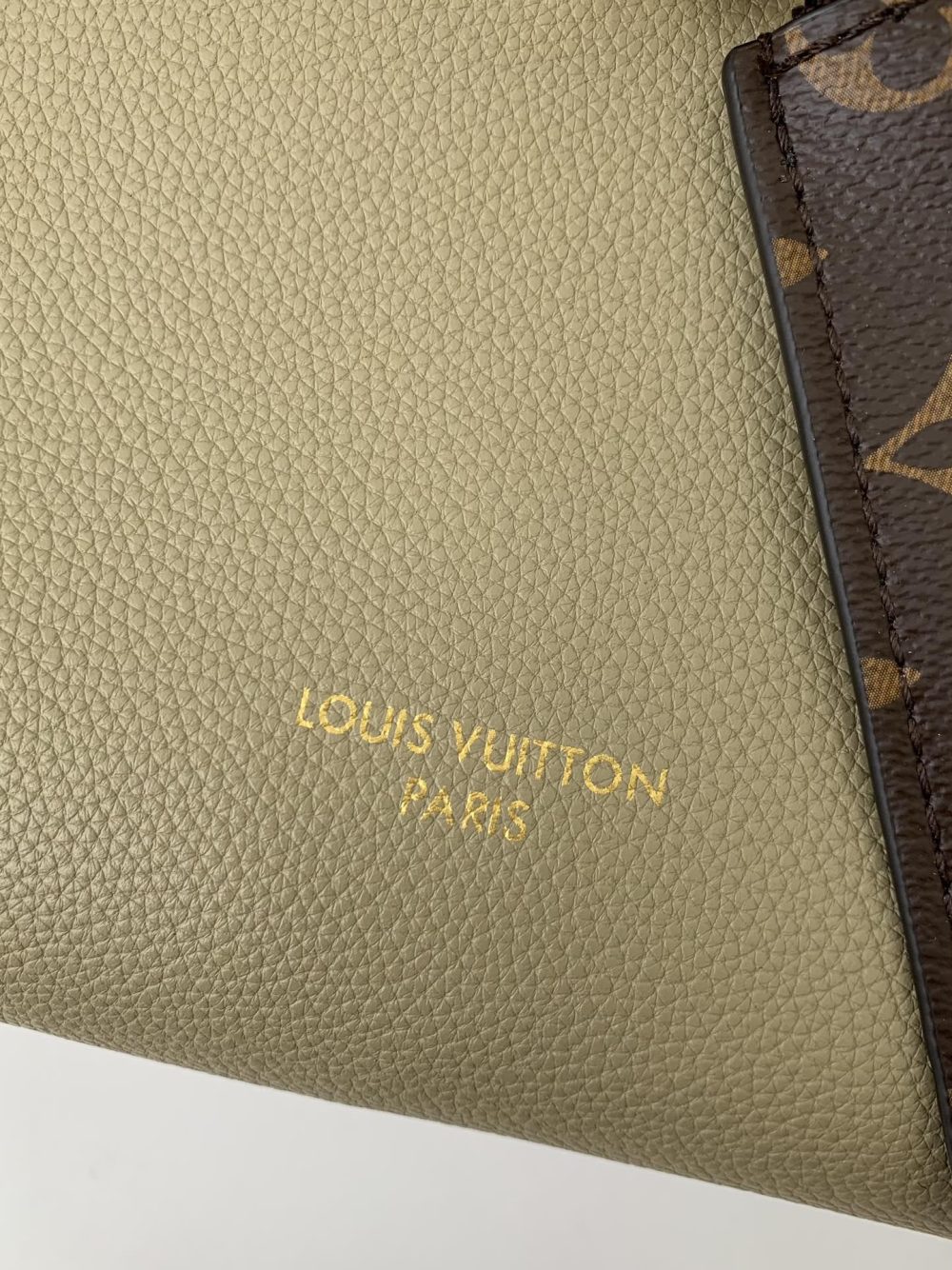 Louis Vuitton Low Key Cabas Mid -number Handbag M25343 Size: 30*14*47cm